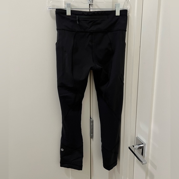 Lululemon Black Cropped Leggings - Picture 2 of 5